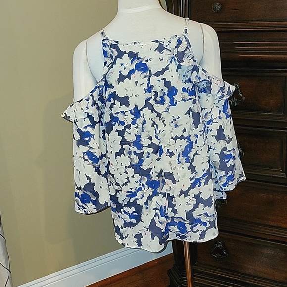 🦋 Sim & Sam Frilly Cold Shoulder Top, Size Small - Picture 4 of 4